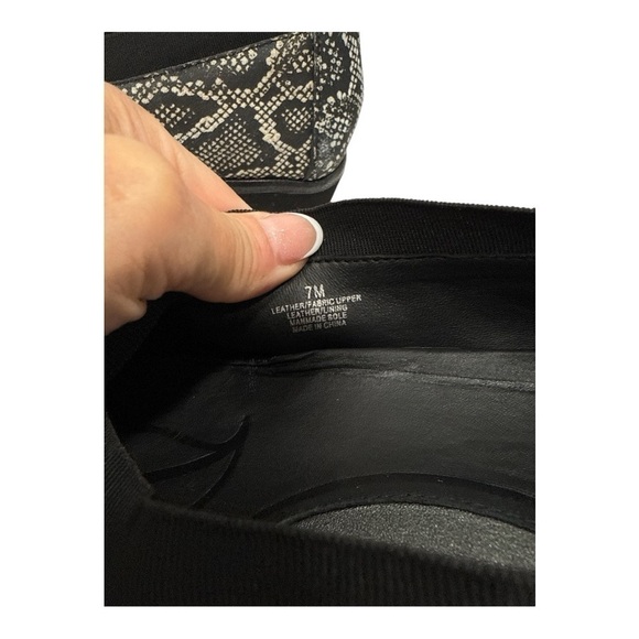 Nurture KIZZIE Womens Snake Print Slip On Shoes Envelope Wedge Flats Size 7 M - Picture 5 of 8